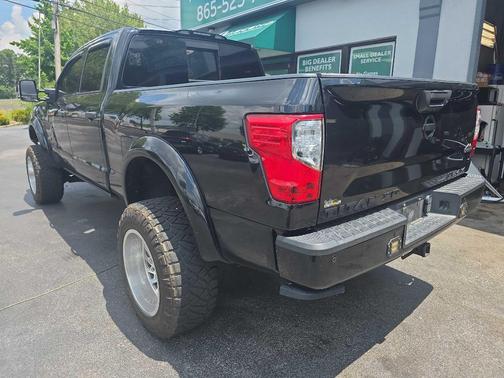 Magnetic Black Metallic 2019 Nissan Titan XD SV