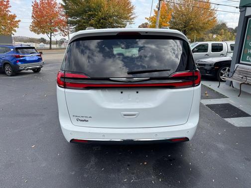 2022 Chrysler Pacifica Touring
