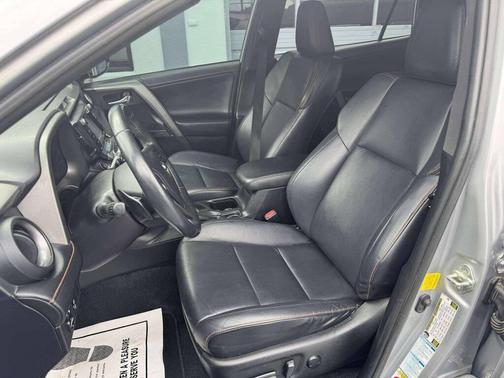 2016 Toyota RAV4 SE