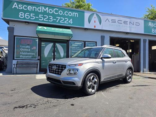 Shimmering Silver 2023 Hyundai VENUE SEL