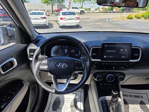 Shimmering Silver 2023 Hyundai VENUE SEL