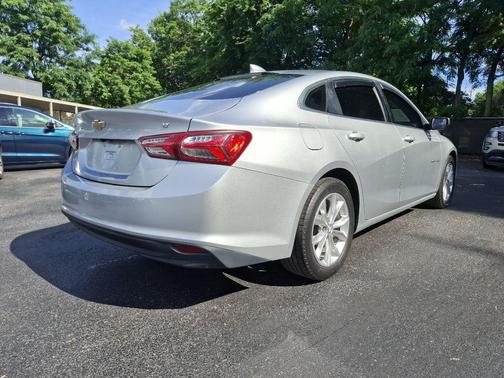 Silver Ice Metallic 2019 Chevrolet Malibu LT