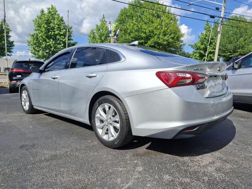 Silver Ice Metallic 2019 Chevrolet Malibu LT