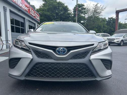2019 Toyota Camry Hybrid SE