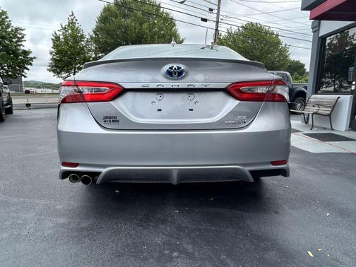 2019 Toyota Camry Hybrid SE