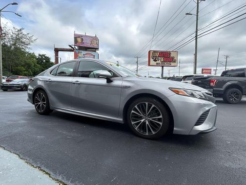 2019 Toyota Camry Hybrid SE