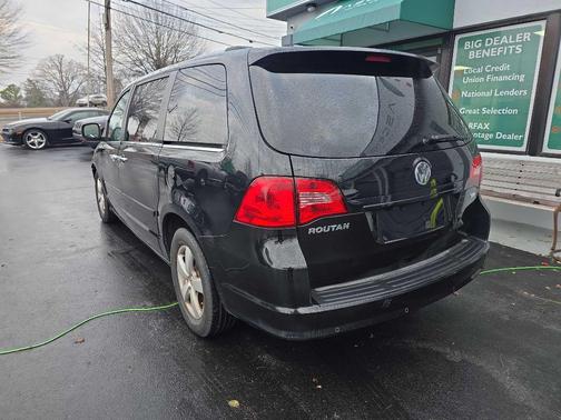 2013 Volkswagen Routan SEL Premium