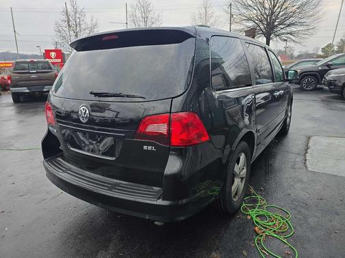 2013 Volkswagen Routan SEL Premium