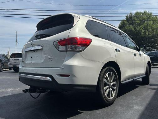 Moonlight White 2013 Nissan Pathfinder SV