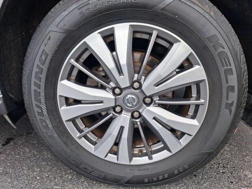 Gun Metallic 2020 Nissan Pathfinder S 2WD