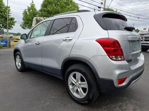 Silver Ice Metallic 2019 Chevrolet Trax LT