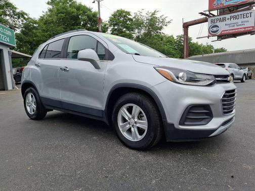 Silver Ice Metallic 2019 Chevrolet Trax LT