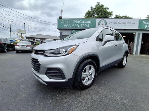 Silver Ice Metallic 2019 Chevrolet Trax LT