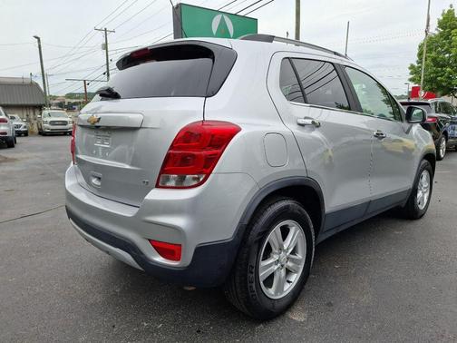 Silver Ice Metallic 2019 Chevrolet Trax LT