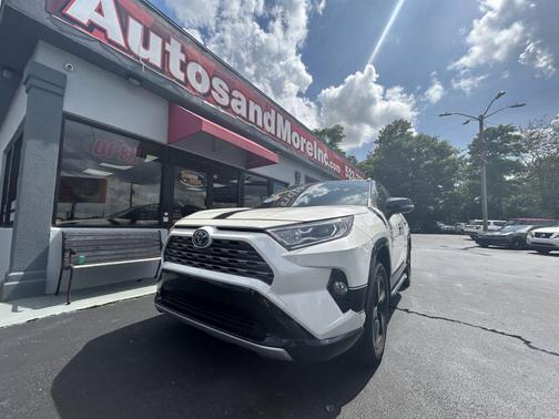 2019 Toyota RAV4 Hybrid SE