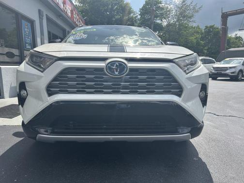 2019 Toyota RAV4 Hybrid SE
