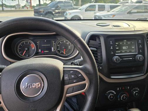 2017 Jeep Cherokee Sport