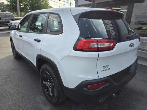 2017 Jeep Cherokee Sport