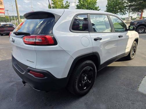 2017 Jeep Cherokee Sport