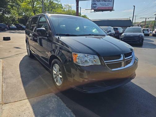 Brilliant Black Crystal Pearlcoat 2016 Dodge Grand Caravan SXT