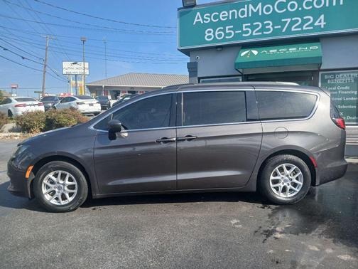 Granite Crystal Metallic Clearcoat 2021 Chrysler Voyager LXI