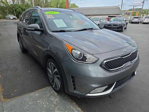 Metal Stream 2017 Kia Niro Touring