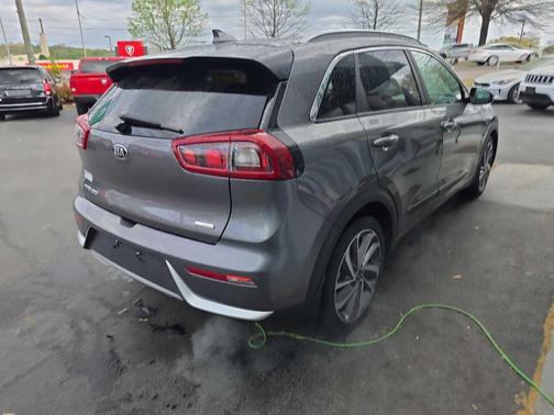 Metal Stream 2017 Kia Niro Touring