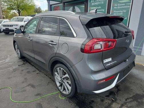 Metal Stream 2017 Kia Niro Touring