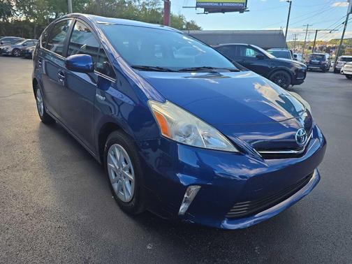2013 Toyota Prius v Two