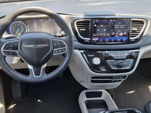 Fathom Blue Pearlcoat 2022 Chrysler Pacifica Touring L