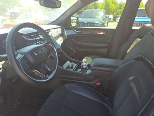 2022 Jeep Grand Cherokee L Altitude 4x2