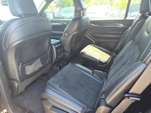 2022 Jeep Grand Cherokee L Altitude 4x2