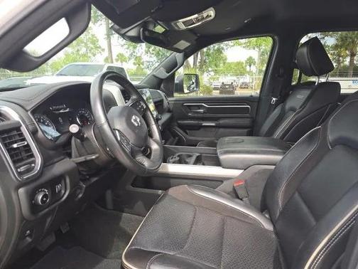 2024 RAM 1500 Laramie Crew Cab 4x2 57' Box