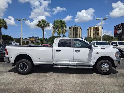 2024 RAM 3500 Big Horn Crew Cab 4x4 8 Box