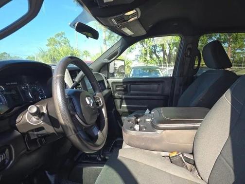 2023 RAM 3500 Tradesman Crew Cab 4x4 8 Box
