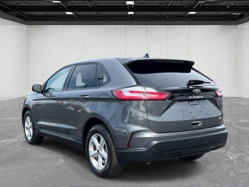 Carbonized Gray Metallic 2022 Ford Edge SE