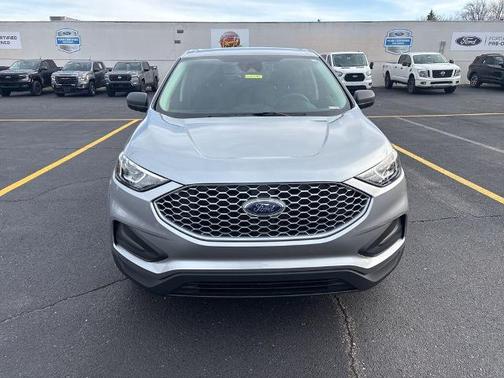 ICONIC SILVER 2024 Ford Edge SE