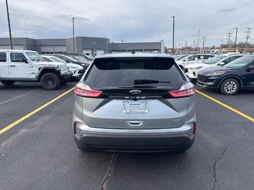 ICONIC SILVER 2024 Ford Edge SE
