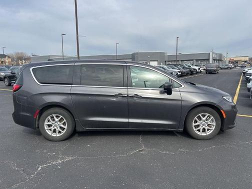2023 Chrysler Pacifica TOURING L