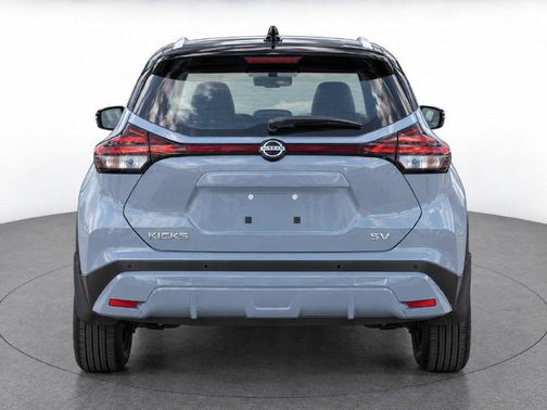 Gray/Super Black 2024 Nissan Kicks SV