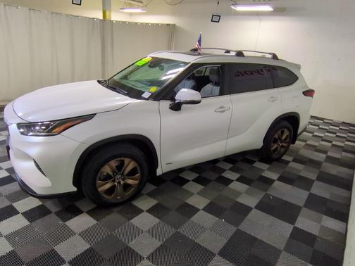 2023 Toyota Highlander Hybrid XLE