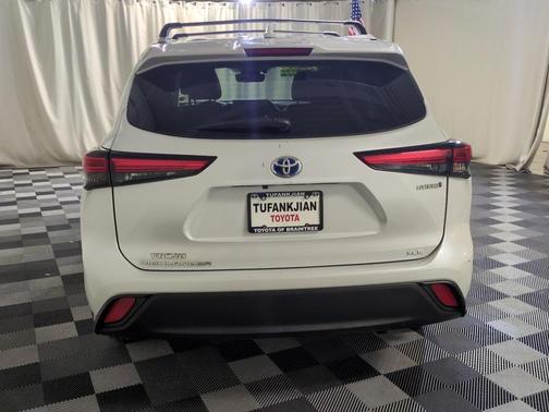 2023 Toyota Highlander Hybrid XLE