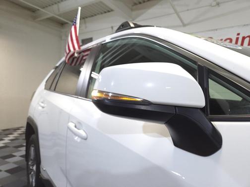 2022 Toyota RAV4 Hybrid LE
