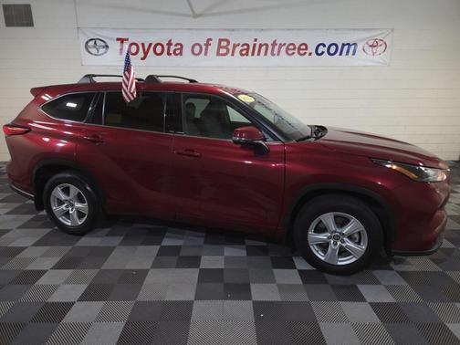 2022 Toyota Highlander LE