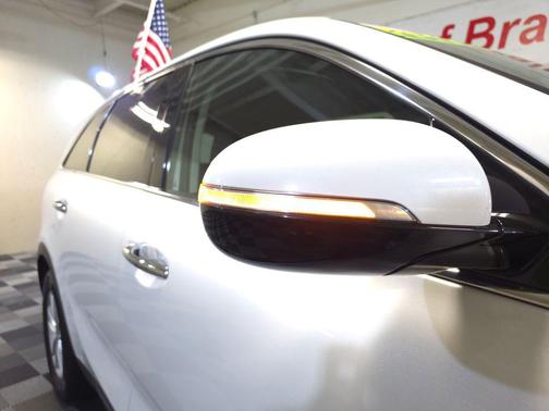 Snow White Pearl 2020 Kia Sorento LX