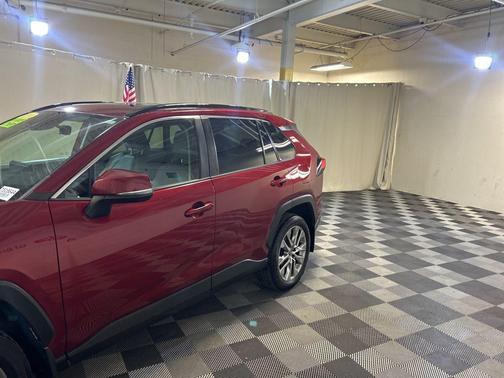 2020 Toyota RAV4 XLE Premium