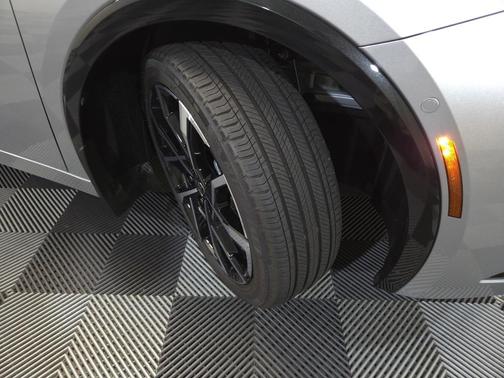 2025 Toyota Prius Plug-In Hybrid XSE Premium