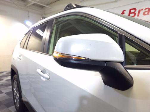 Pearl 2025 Toyota RAV4 XLE Premium