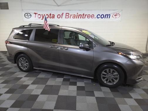 2022 Toyota Sienna XLE