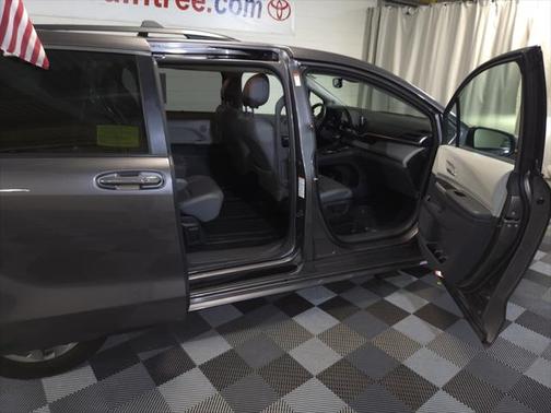 2022 Toyota Sienna XLE